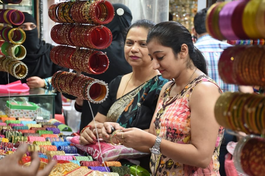 shopping in karwa chauth.