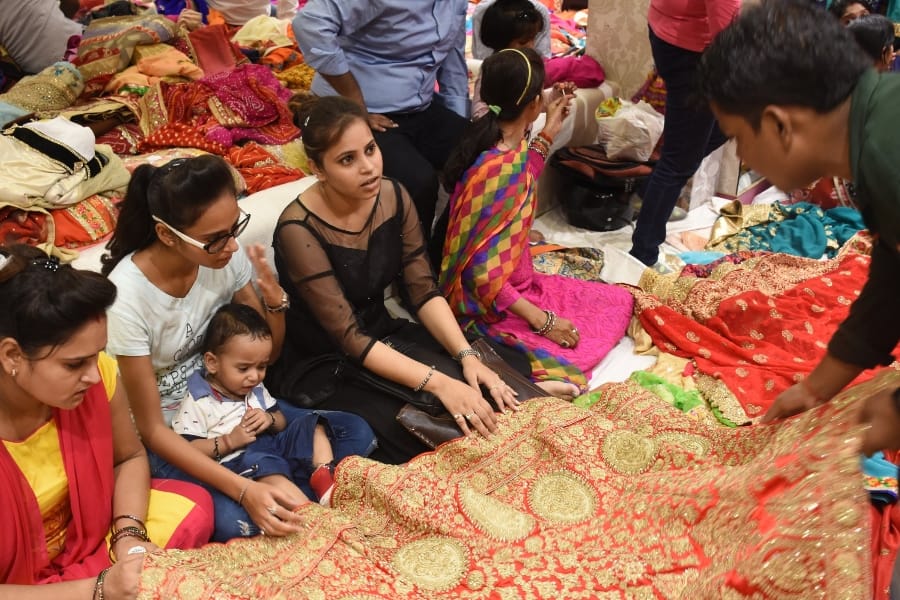 shopping in karwa chauth.
