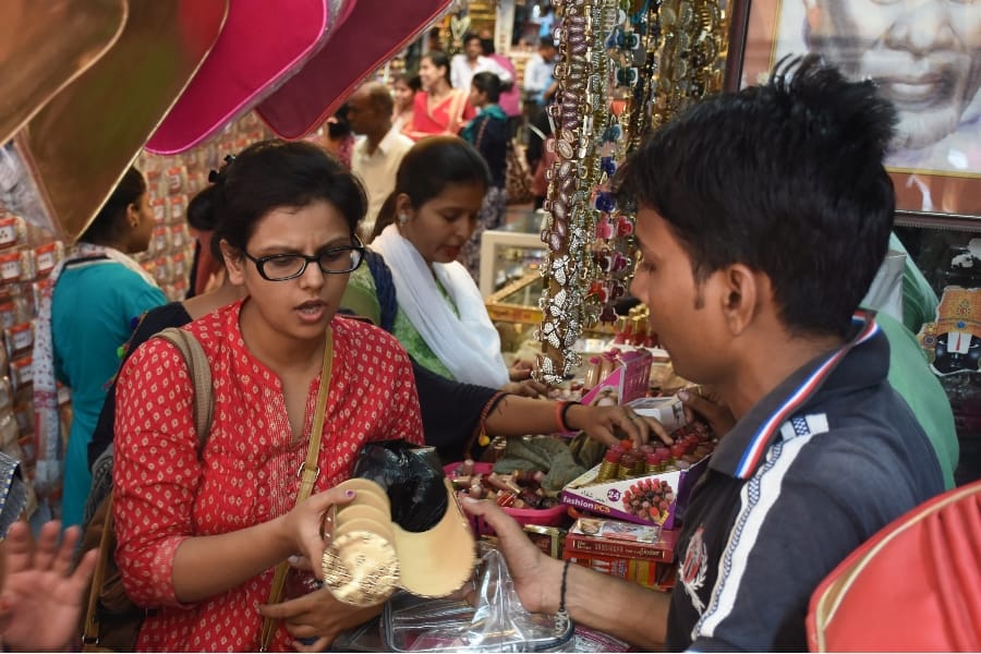 shopping in karwa chauth.