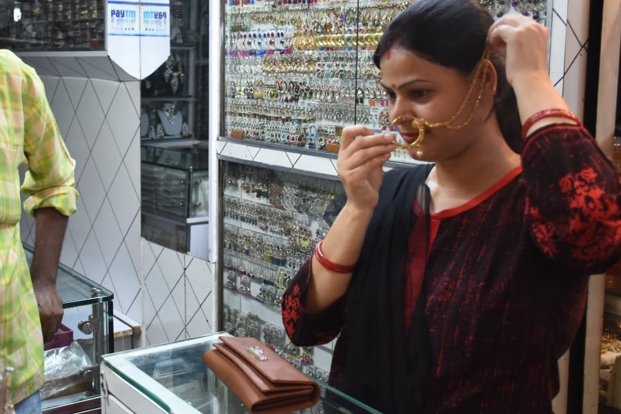 gold price down by 40 rupees on karwachauth