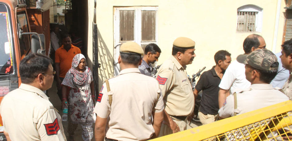 five including four women murder in Mansarovar Park area of Shahdara in delhi
