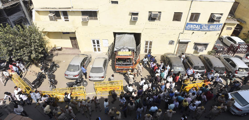 five including four women murder in Mansarovar Park area of Shahdara in delhi