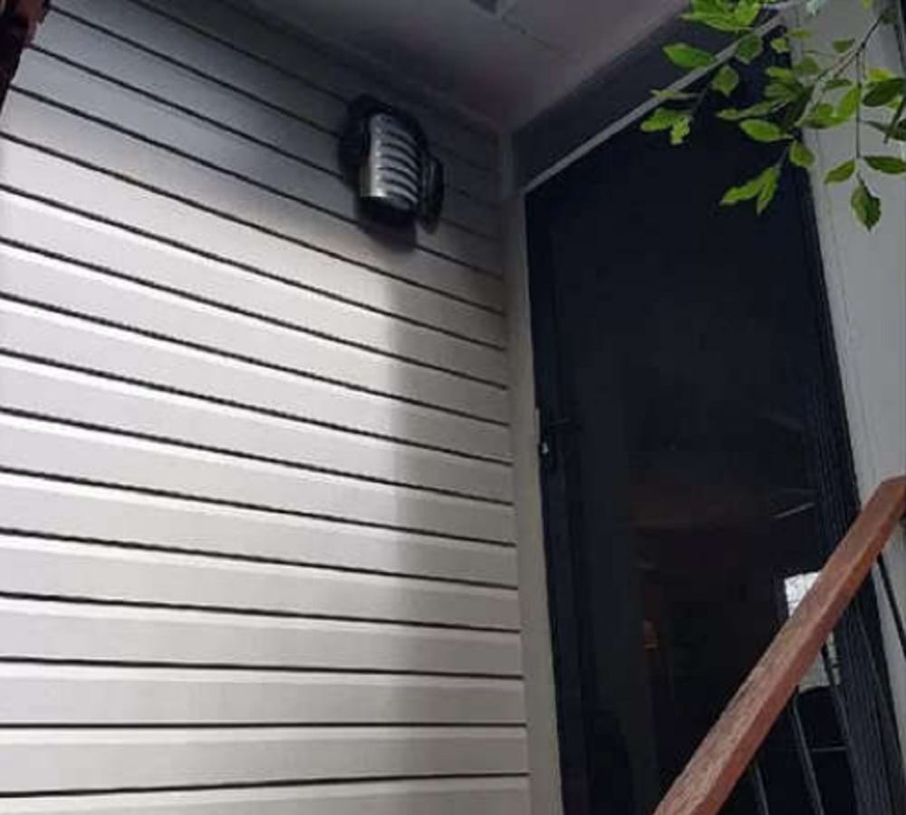 Australian woman is not aware that inside her home python hidden