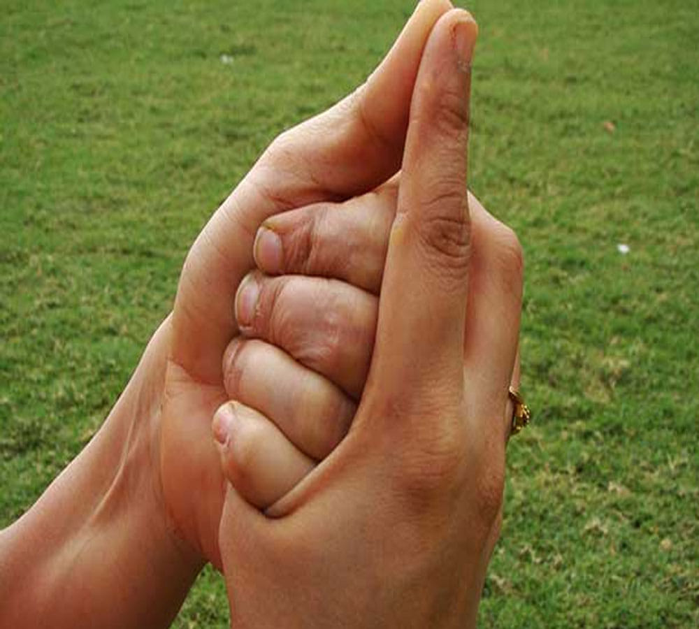 You can get rid of stuttering problem with the help of this amazing Sahaj Shankh Mudra