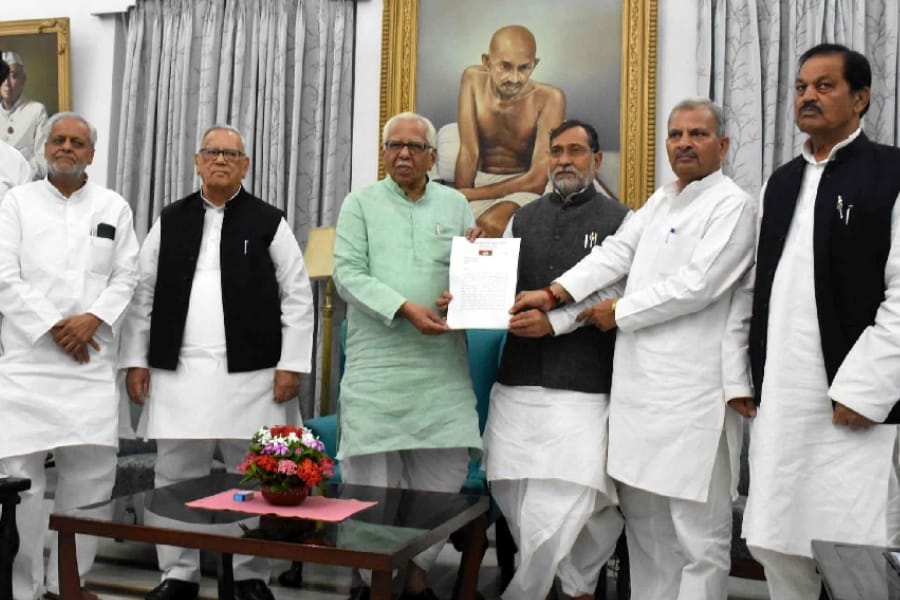 samajwadi party blame on yogi government for the fake encounter in uttar pradesh