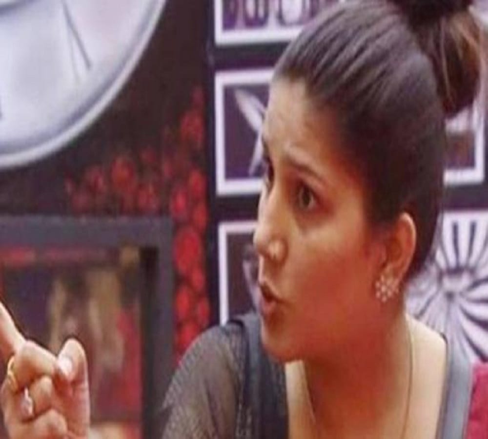 bigg boss 11 sapna chuadhary fights with arshi khan in weekend ka war