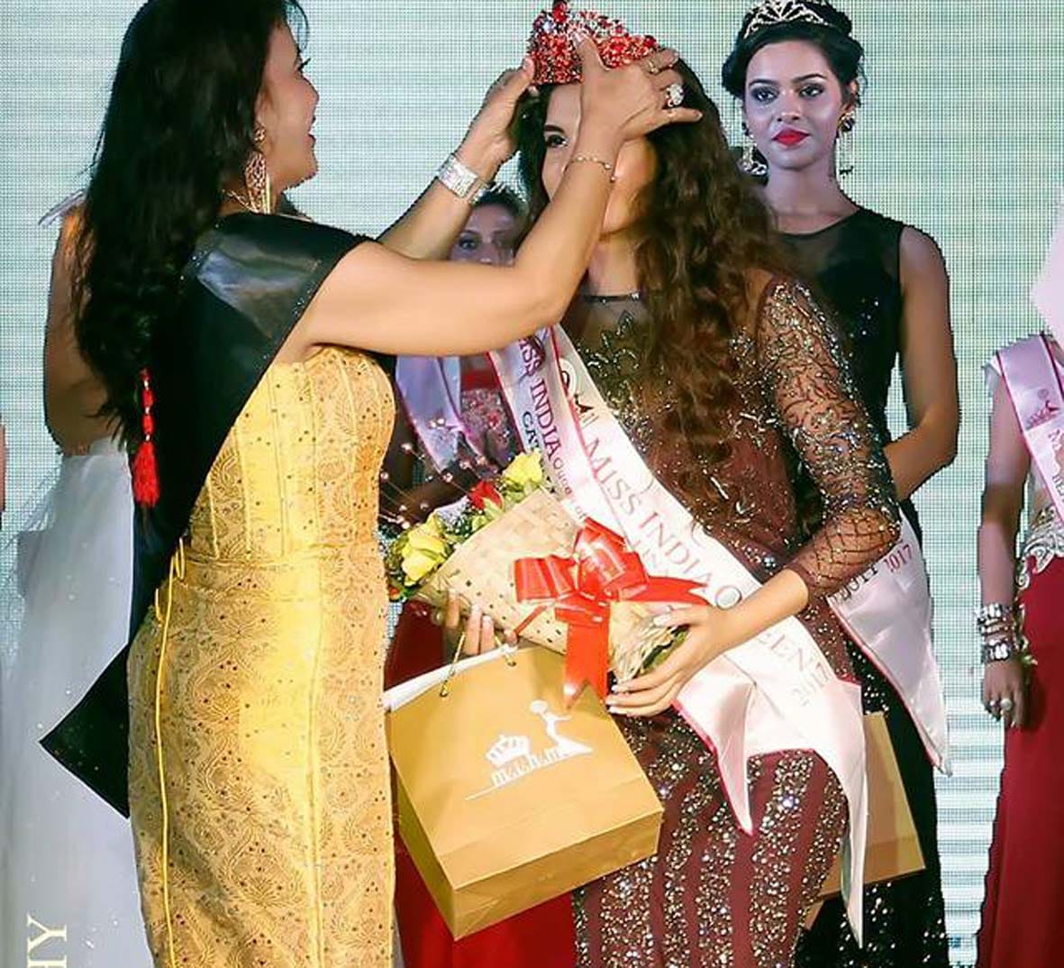 varanasi daughter soumya singh become miss india queen of queens