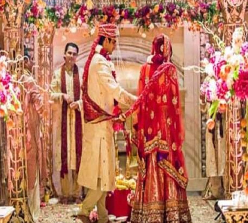 Sapera community gifts bulk of snake to groom as tradition in wedding ceremony 