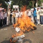 congress activists burned effigy of amit shah.