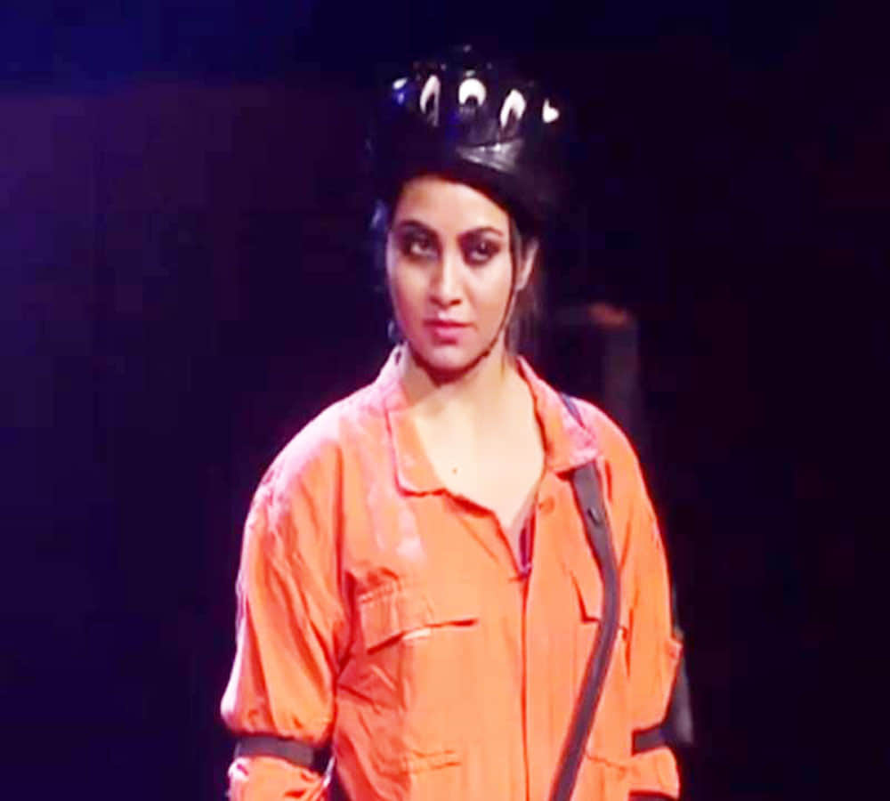 Arshi Khan has over 10 CRIMINAL cases against her and get married 50 year old man