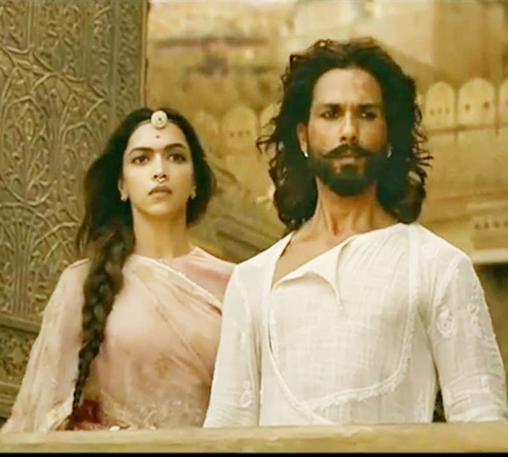 deepika padukone ranveer singh and shahid kapoor starrer film padmavati trailer released