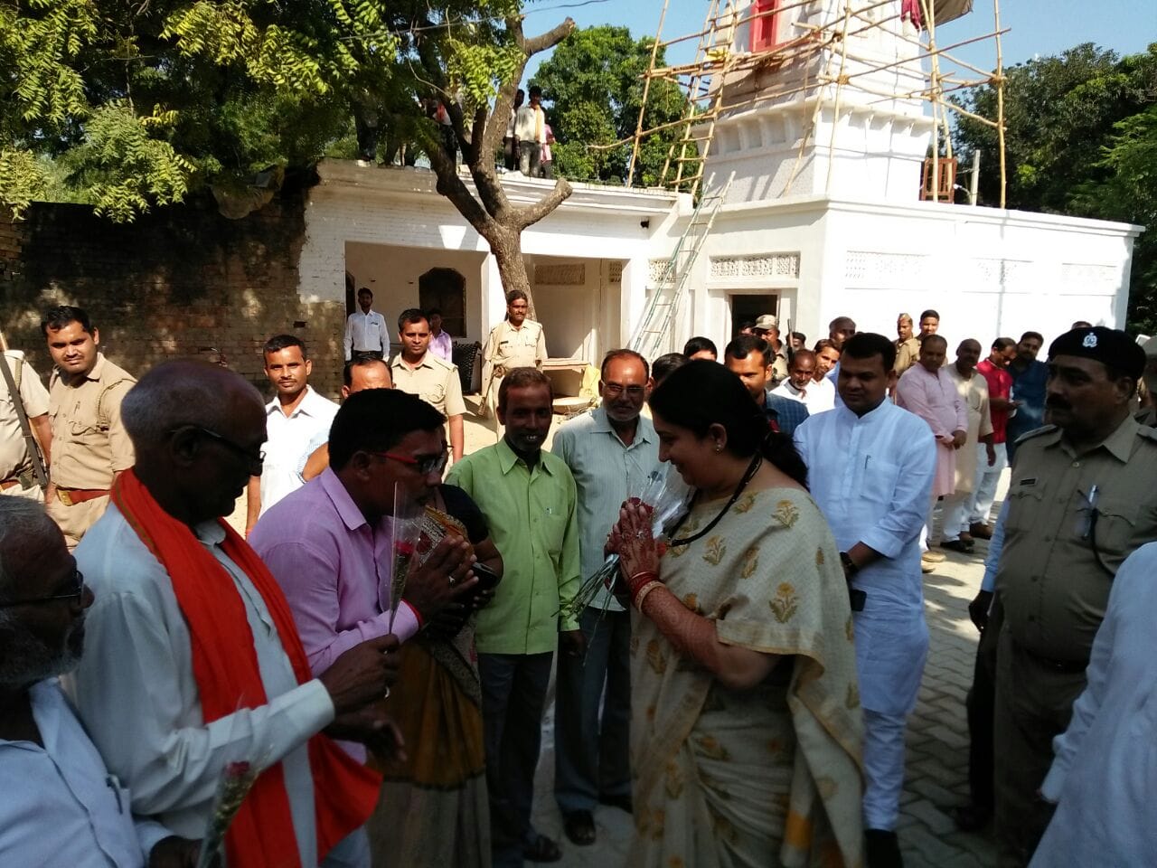 smriti irani reached raebareli