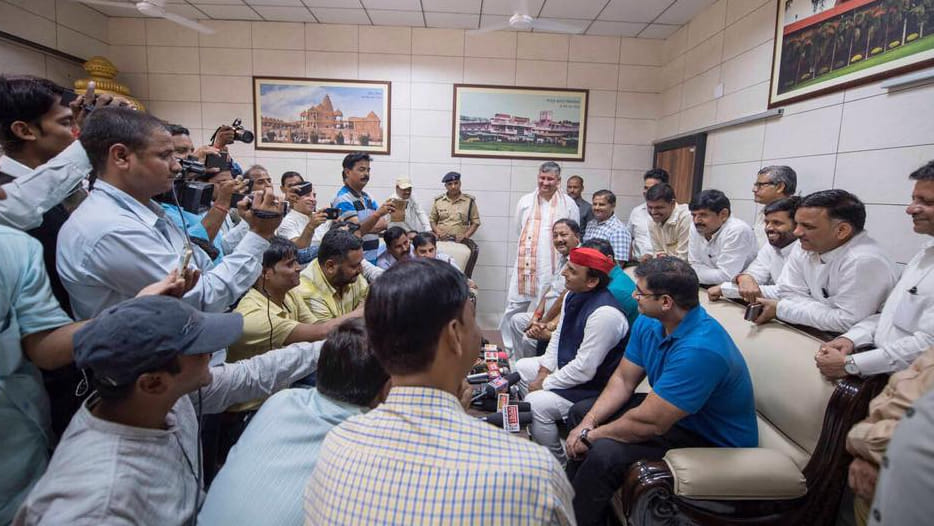 Differences between Akhilesh and Shivpal should be overcome after meeting Mulayam