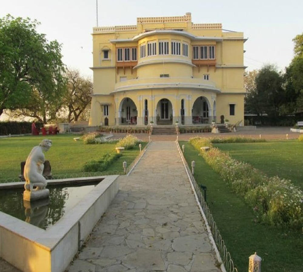 watchman of Brijraj Bhawan palace get slapped by ghost if they sleep on duty 
