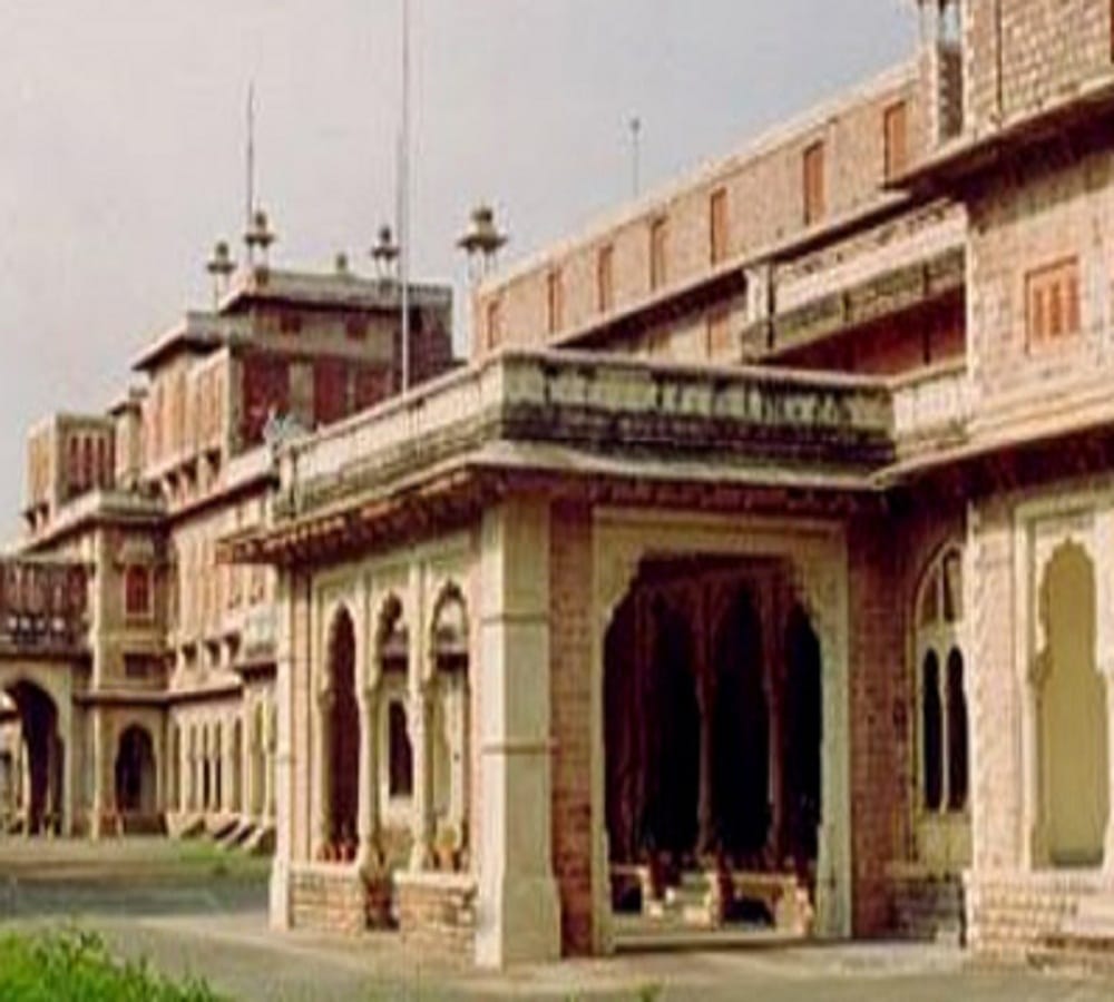 watchman of Brijraj Bhawan palace get slapped by ghost if they sleep on duty 