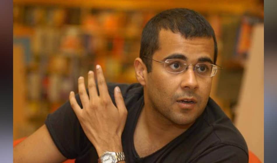 chetan bhagat tweeted against the Supreme court order of crakers ban on deepawali