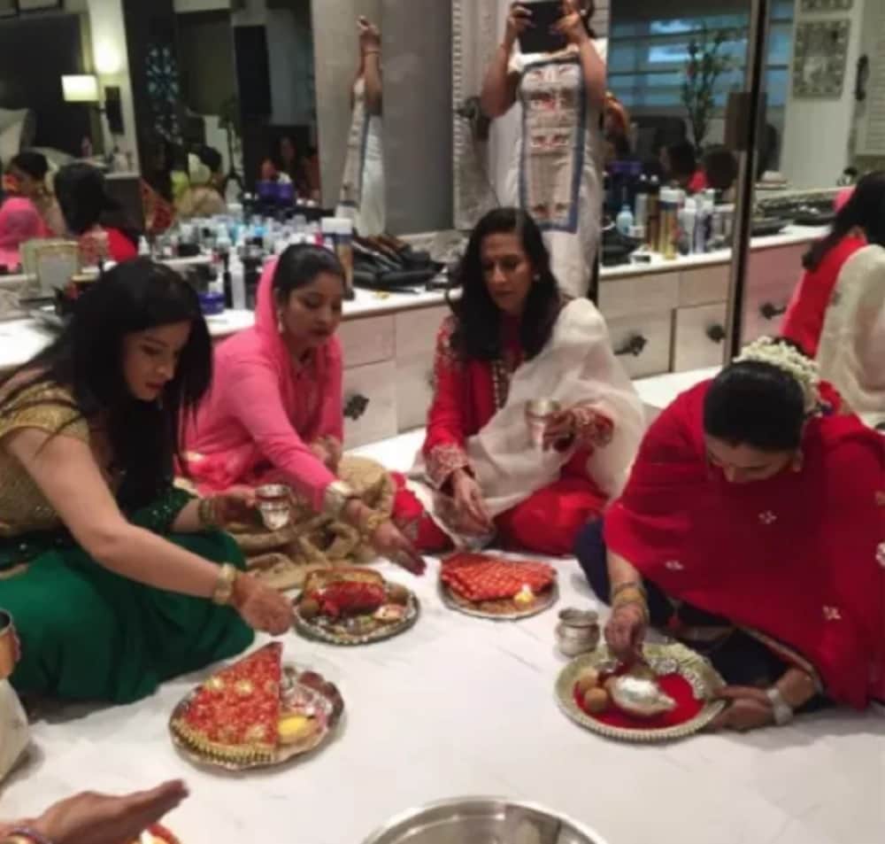 Bollywood Actresses Celebrates Karva Chauth 2017 At Anil Kapoor House