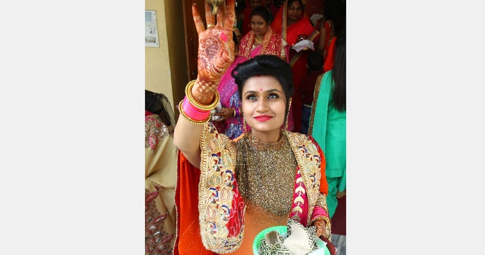 Womens celebrate karwa chauth at Sukhna lake in chandigarh