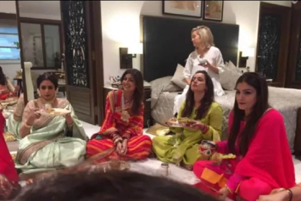Bollywood Actresses Celebrates Karva Chauth 2017 At Anil Kapoor House