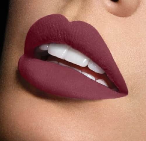 Follow these 4 methods to keep your lipstick stay away from your teeth