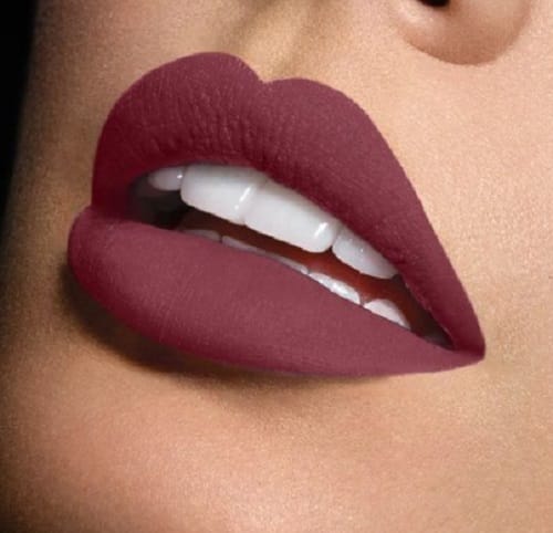 Follow these 4 methods to keep your lipstick stay away from your teeth