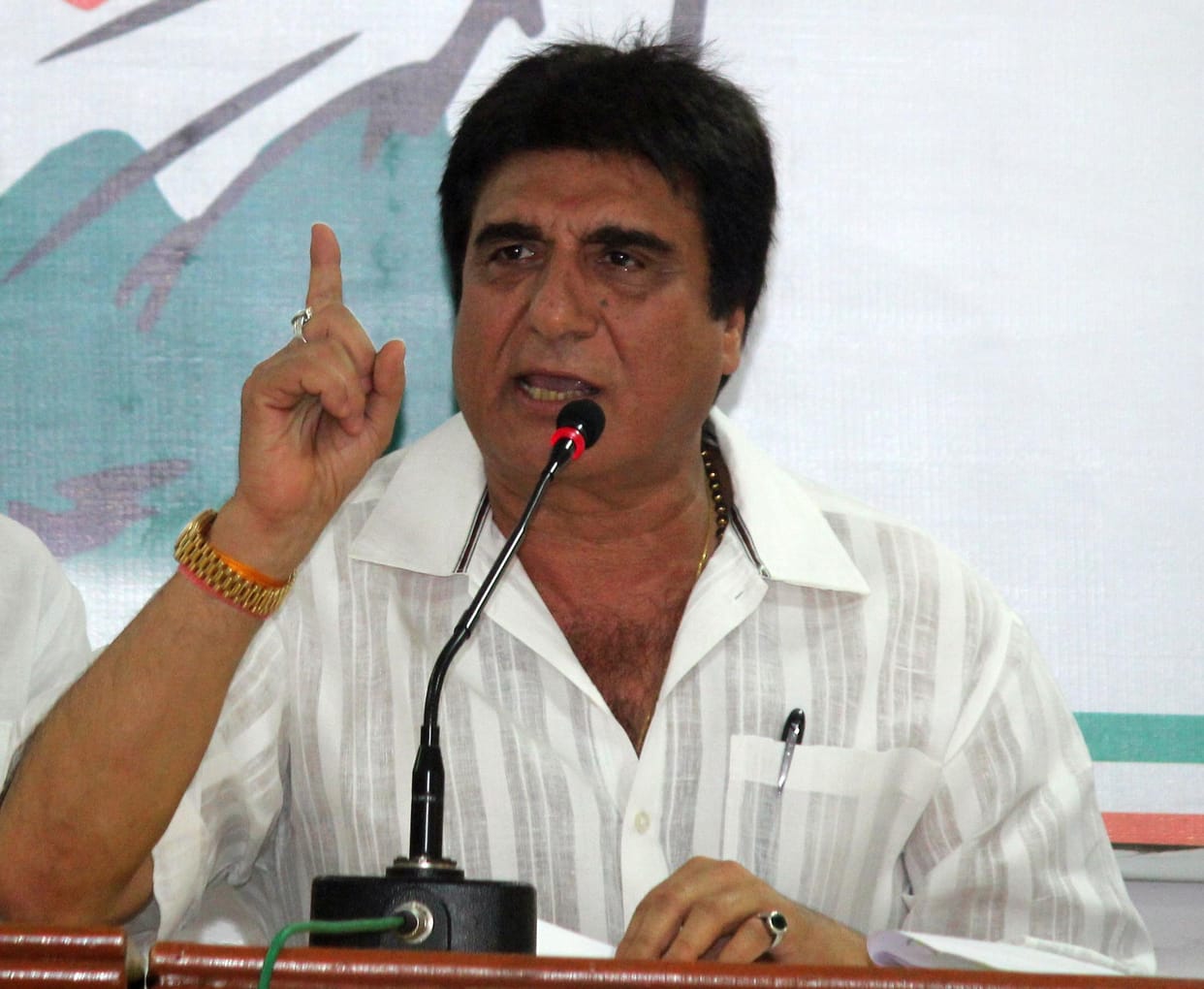 Warrant issued against Raj Babbar