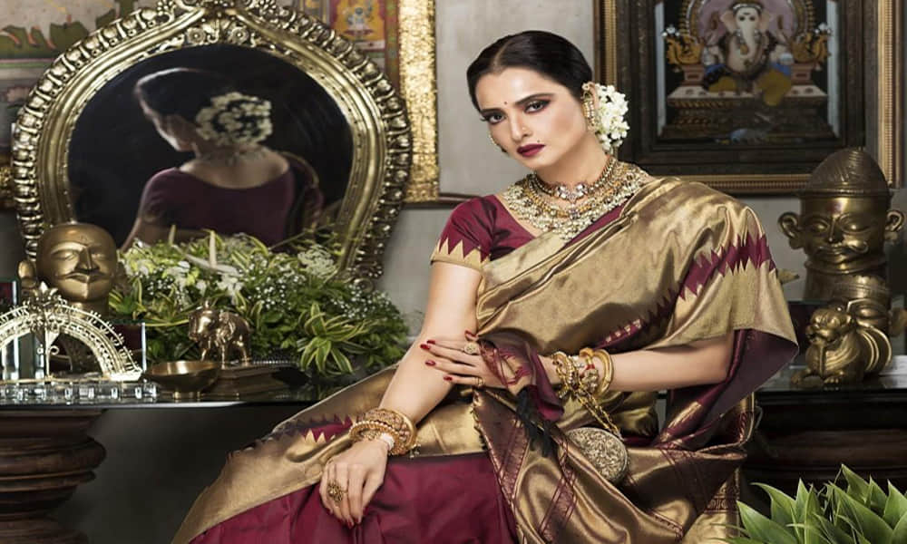 these Bollywood beauties also look younger with aging like rekha