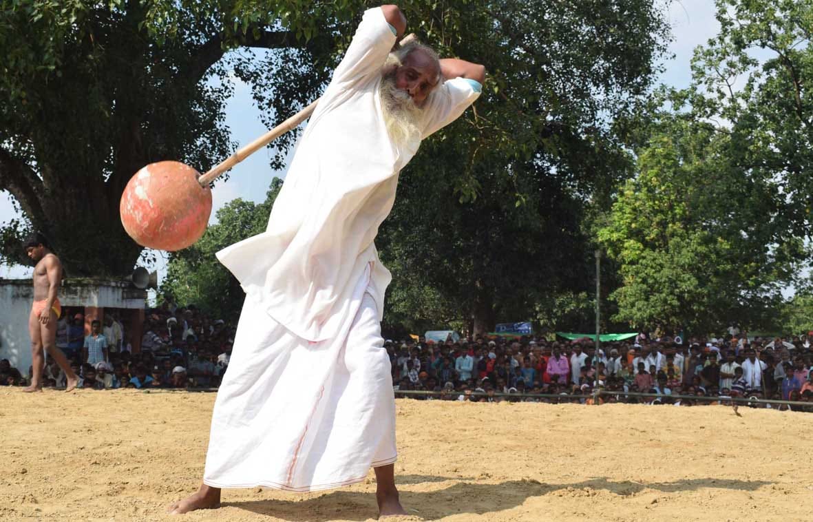 old wrestler shridhar mishra shows his power in varanasi