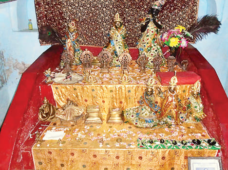 Lord Krishna-Radha's statues stolen from the temple