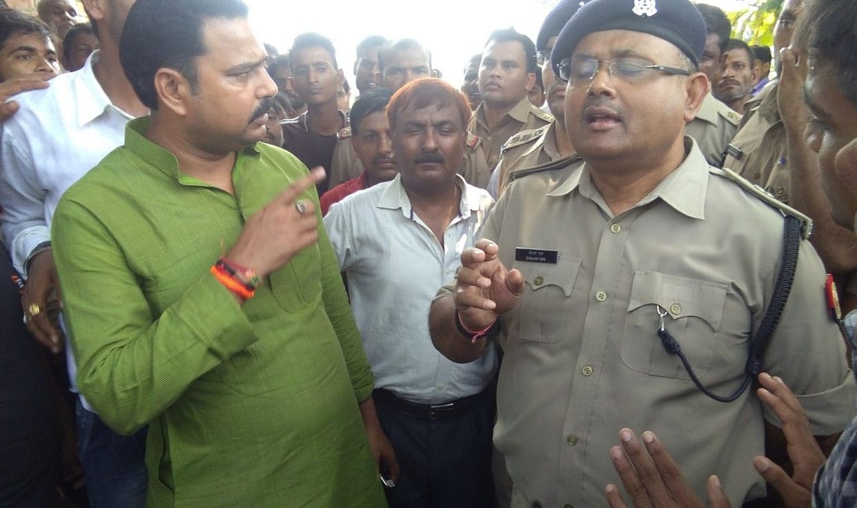 बेटी का शव देख अचेत हुई मां