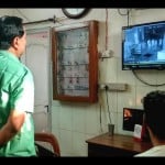 दीवार फांद कर दो बच्चियों से की छेड़छाड़