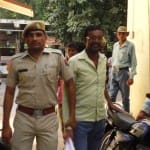 फैसले के बाद जेल जाता आरोपी सम्मीजुद्दीन 