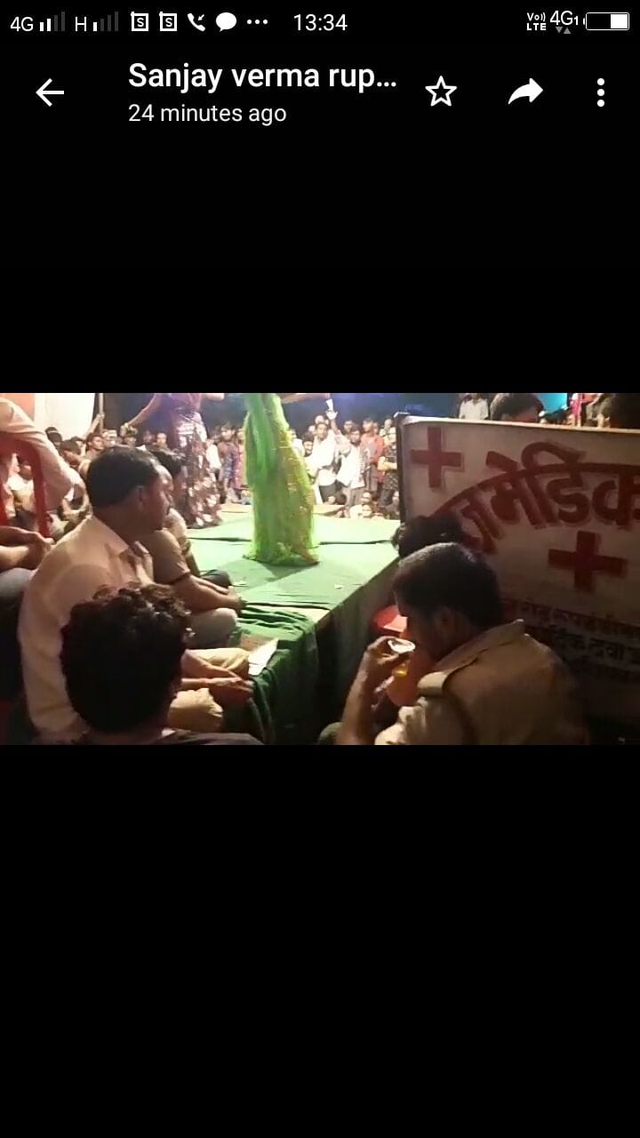 Policeman appointed for security drunk on the stage