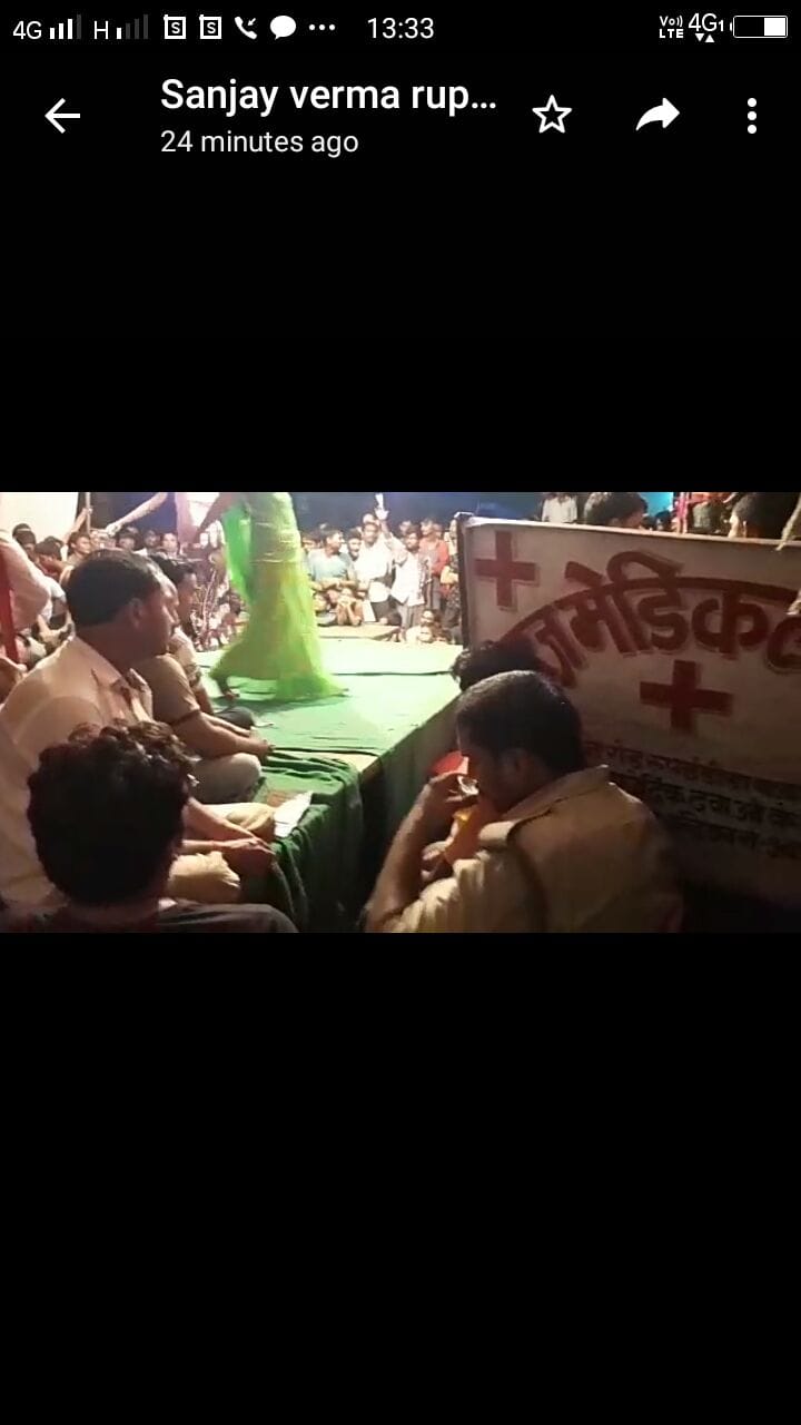 Policeman appointed for security drunk on the stage