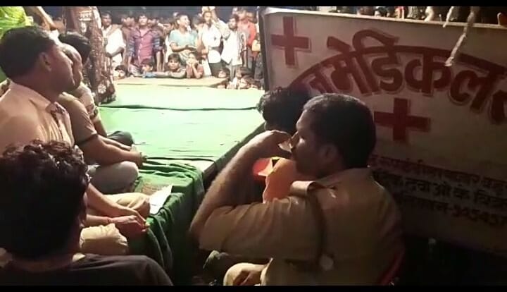 Policeman appointed for security drunk on the stage