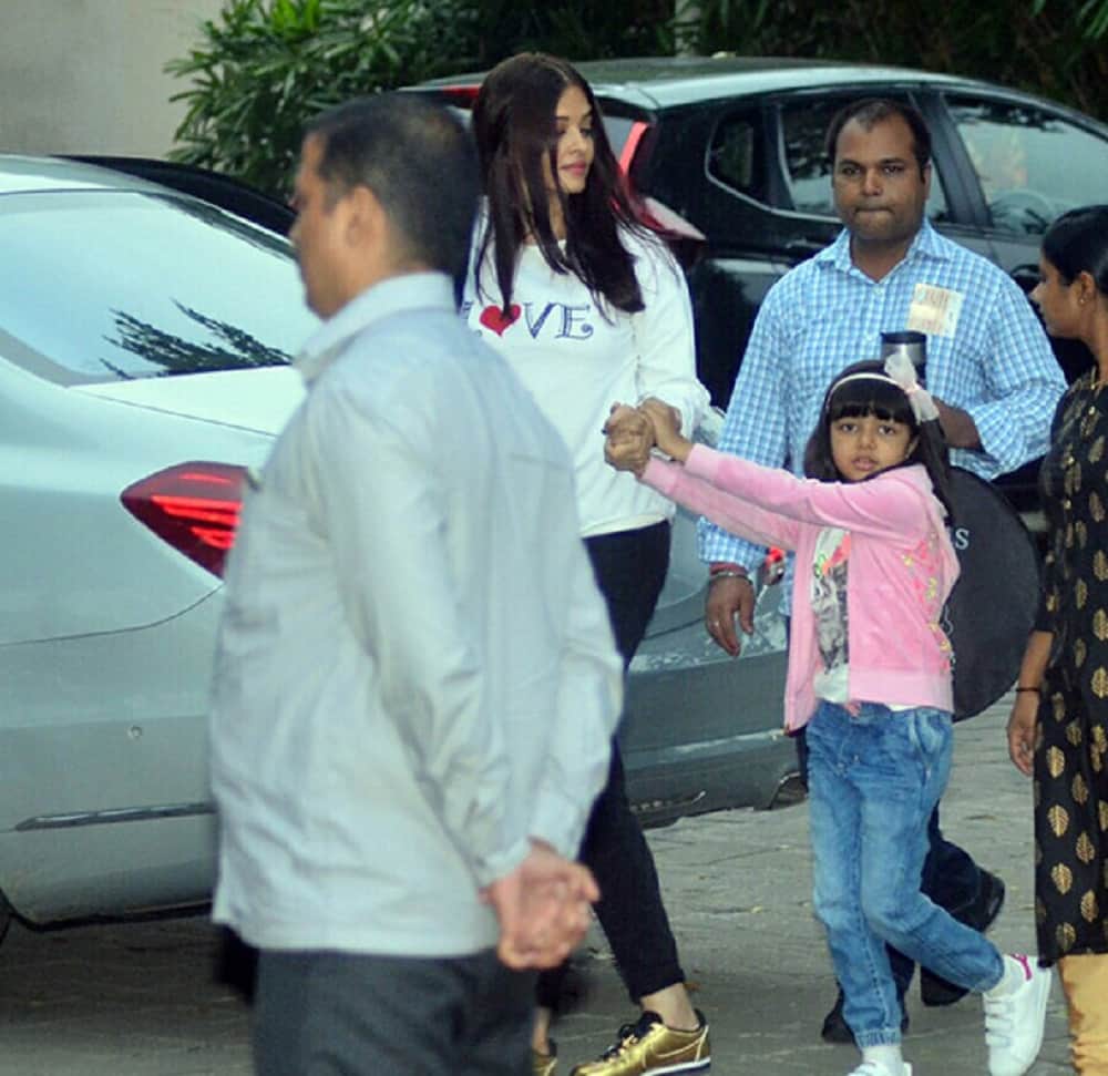 amitabh bachchan leaves for birthday celebration with whole family