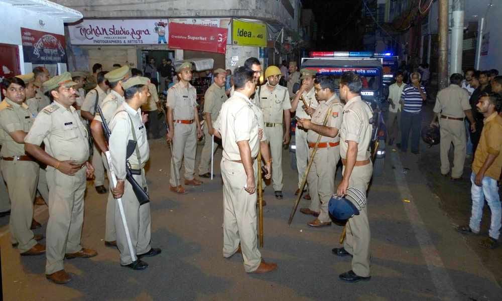 firing stone pelting after fight in agra