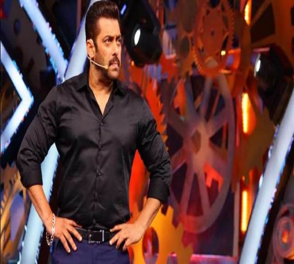 bigg boss contestant bandagi kalara kisses punish sharma in midnight  