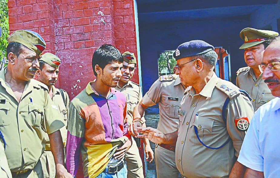 police search in meerut college