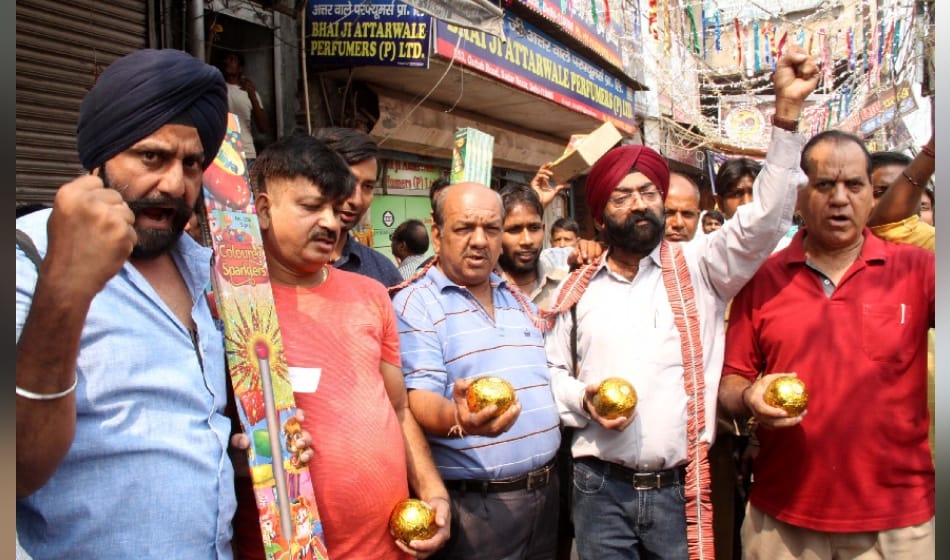 cracker sellers on hunger strike showed protest by burning crackers