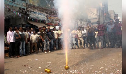 supreme court orders green crackers on diwali, know what is green cracker and why it is not possible