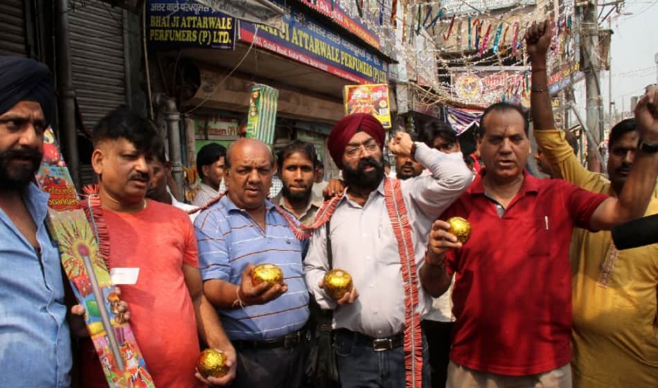 cracker sellers on hunger strike showed protest by burning crackers