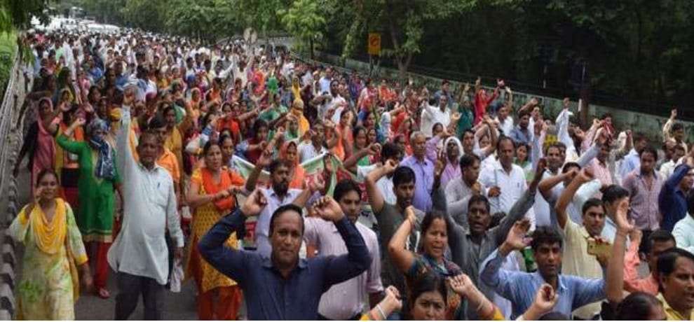 Unemployed Shiksha Mitra also receive ten thousand salary 
