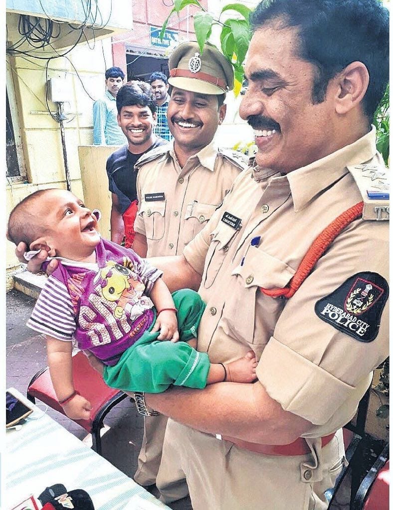 This photo of policeman with child is breaking the internet