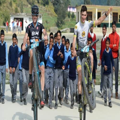 92 riders from 16 countries drove bicycling in Himachal Pradesh, see pictures