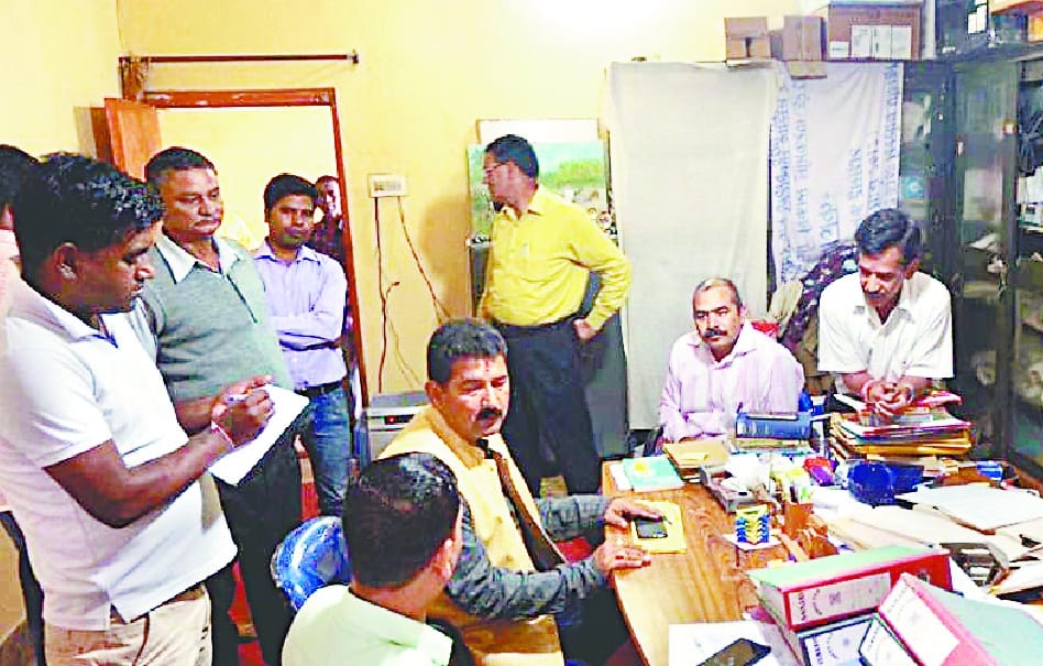  MLA angry to seen garvege in the Polytechnic