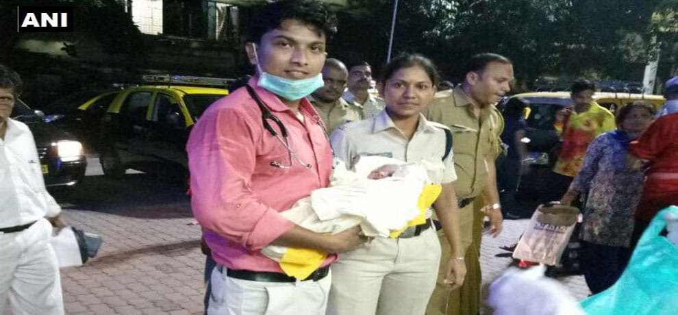 woman delivered a baby ar dadar station with assistance of doctor of One Rupee Clinic 