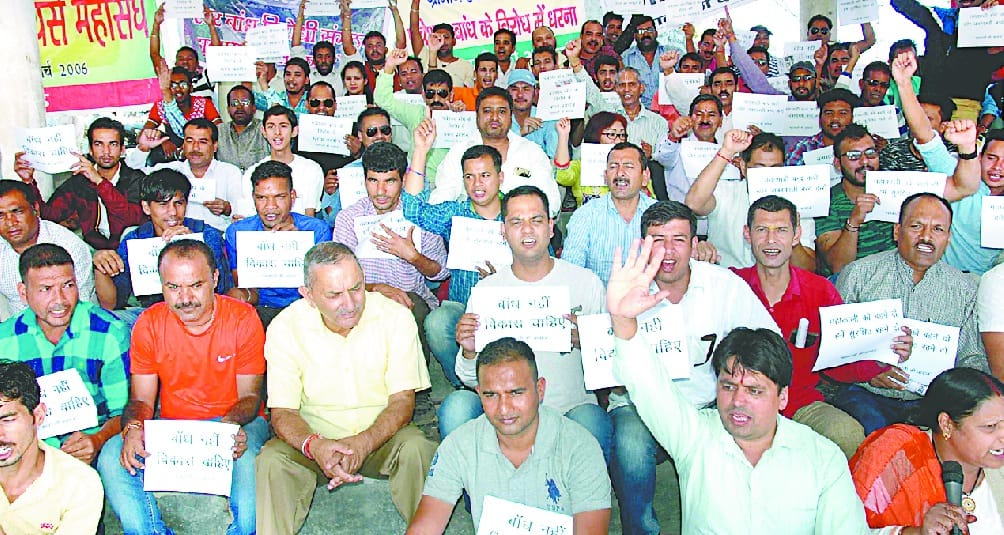 Protests against the Pancheshwar dam on the Collectorate