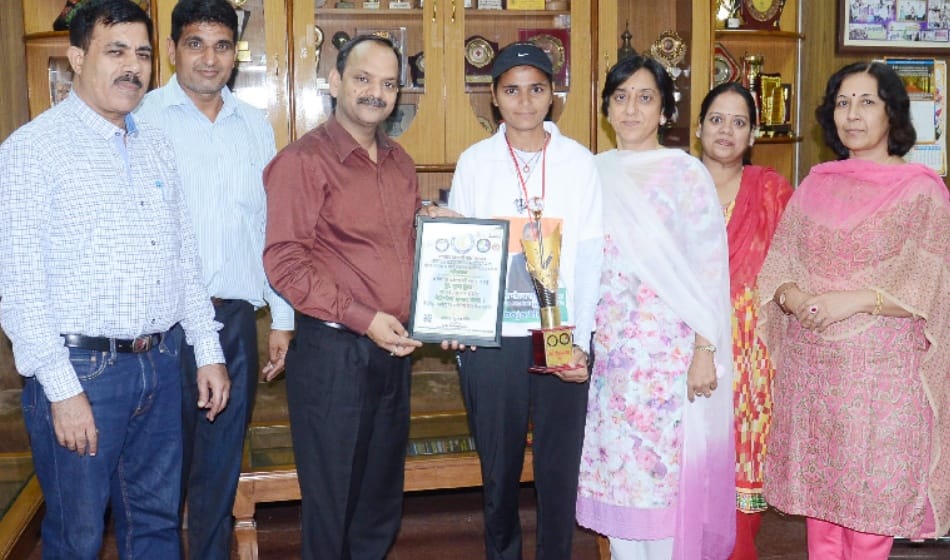 auto driver daughter won gold medal in softball