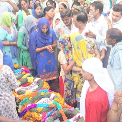martyr rajkumar cremated with full military honours at khanna